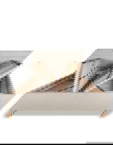 calunena_postel_s_rostmi